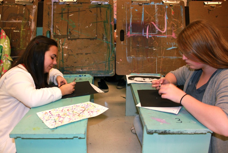 Students attend an Intro to Art class during seventh period to fulfill their A-G requirements.Credit: Jackson Tovar/ The Foothill Dragon Press